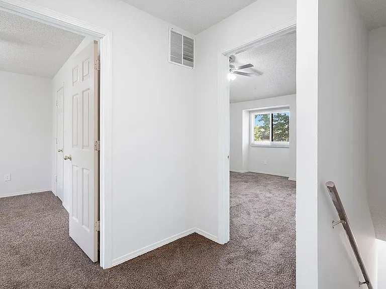1707 E Walnut Lawn St — Photo 8