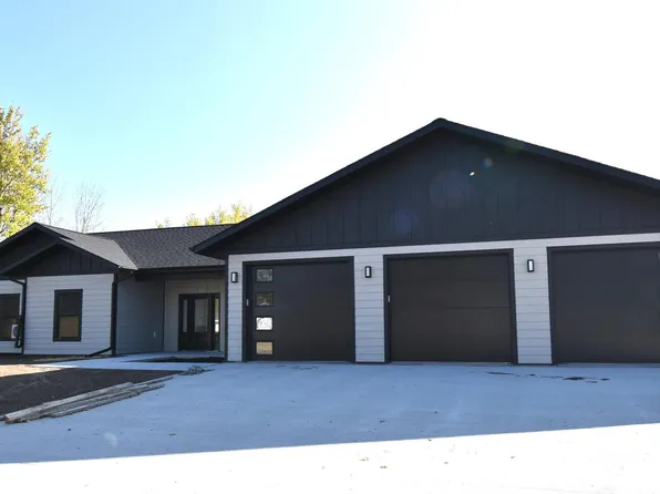 606 Washington St SE, Warroad, MN 56763