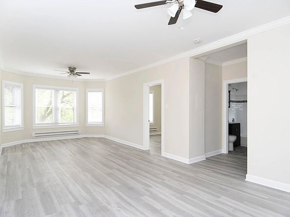 2nd image of 647 W Roscoe St #648-2S