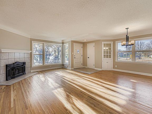 5th image of 2293 7th Ave E