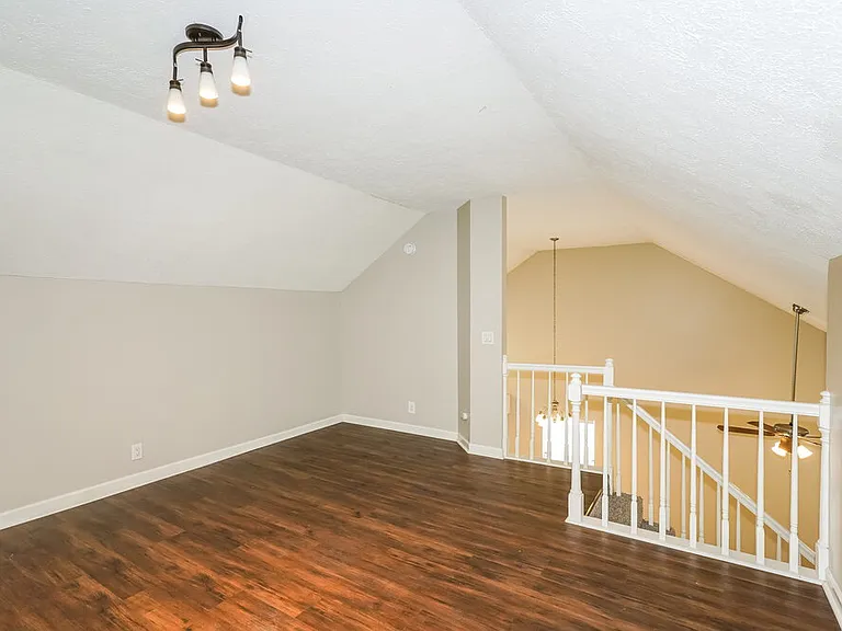 1502 Cedardale Rd — Photo 10