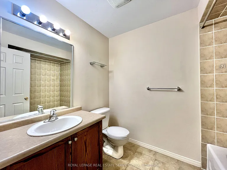 2153 Redstone Cres — Photo 23