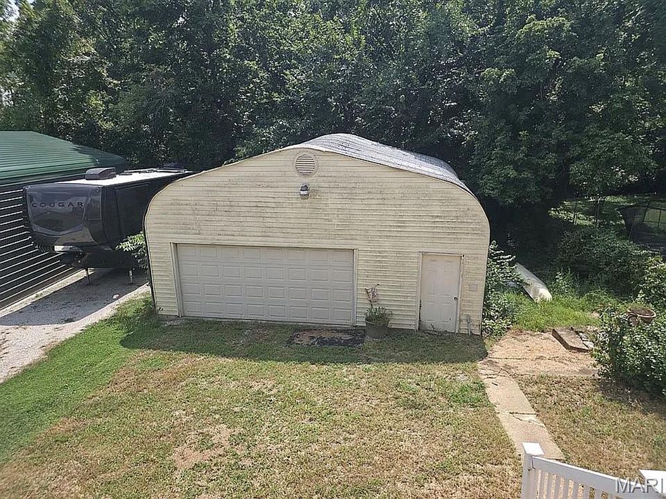 2nd image of 629 Boyd St