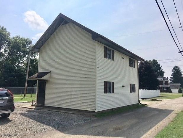 2nd image of 144 4th St SW Rear #