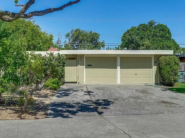 1011 Moreno Ave — Photo 4