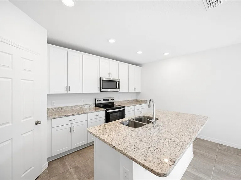 2339 White Tail St — Photo 5