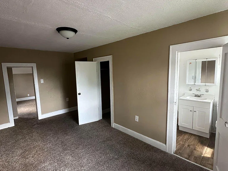 1913 Broadway St #2 — Photo 8