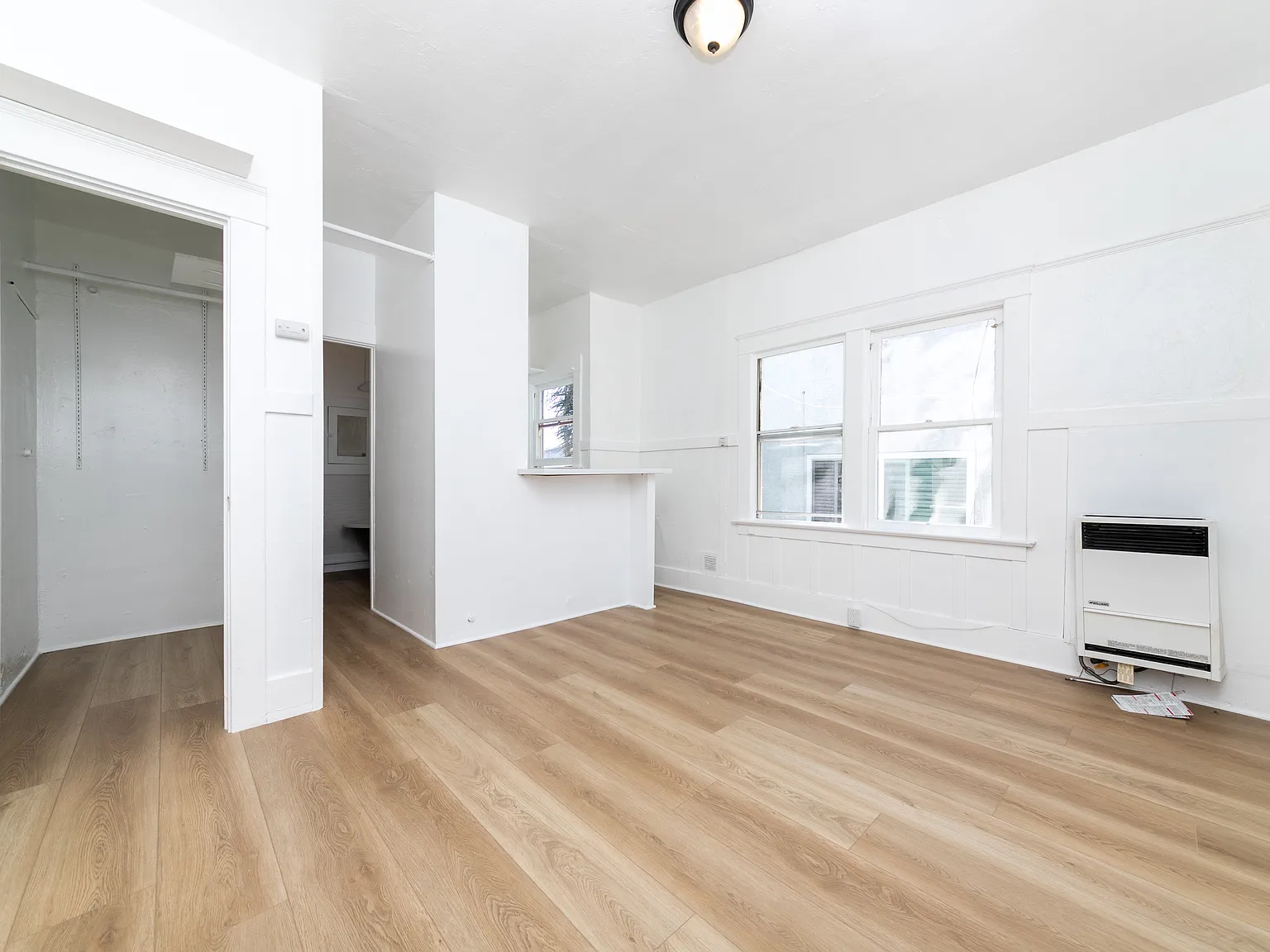 Studio, 300 sqft, $1,985 — Photo 1