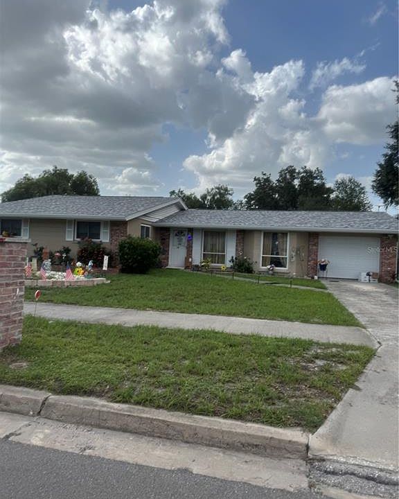 1st image of 722 W WHIDDEN STREET