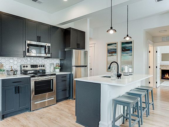 4th image of 47 Spruce Pl #2B-2Ba-825Sqft