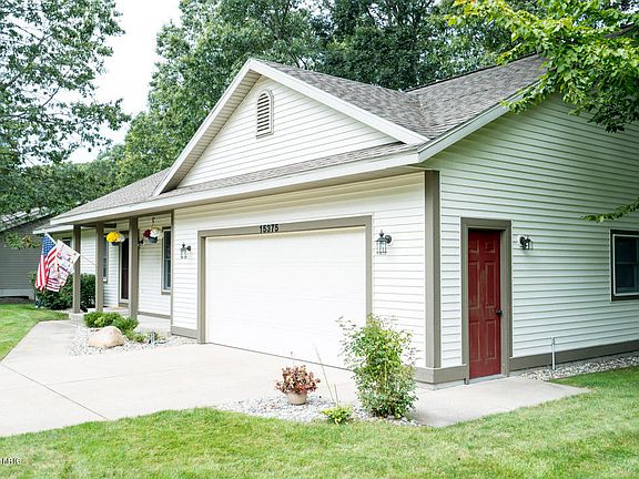 3rd image of 15375 Grand Oak Dr