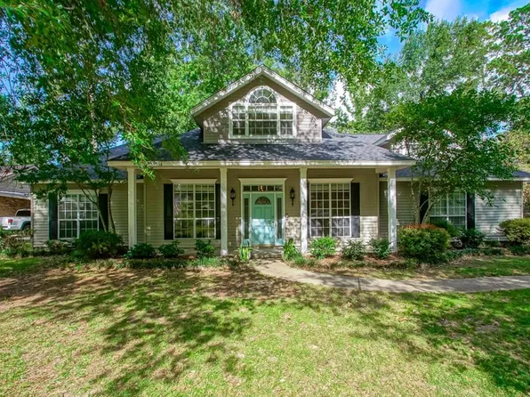 302 Evergreen Dr, Mandeville, LA 70471