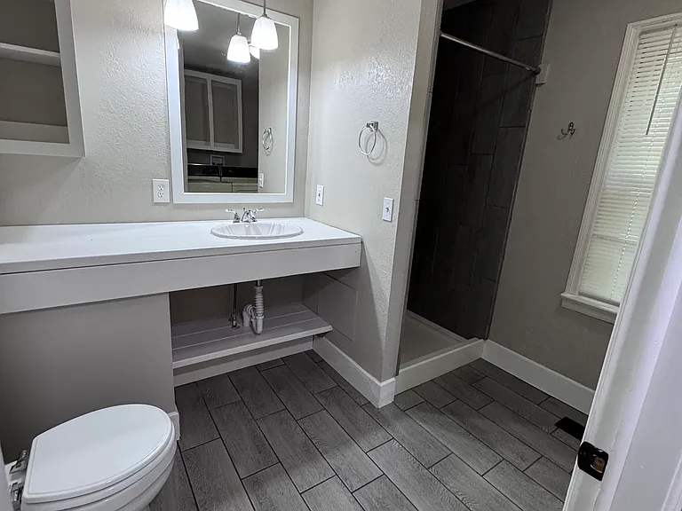 214 Randolph Ct — Photo 16