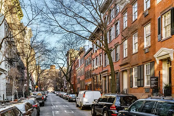 Rented by Anchor Associates | media 30