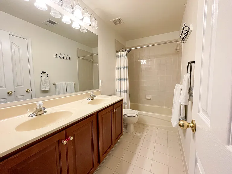 Upstairs full bath