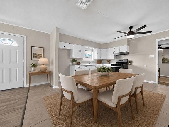 5th image of 209 W South St