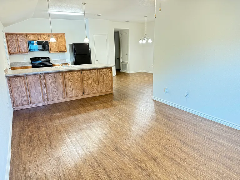 913 Ashwood St #A — Photo 2