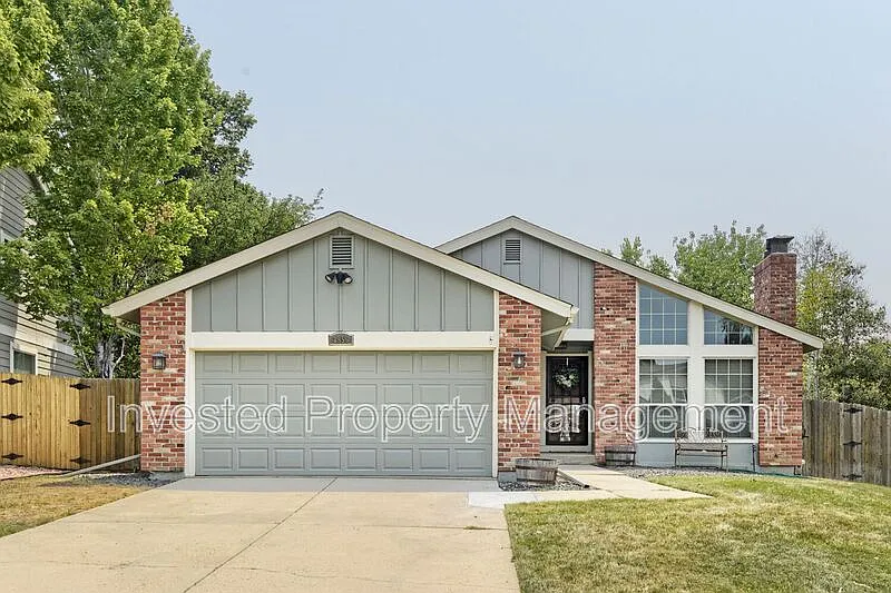 7956 S Vincennes Way