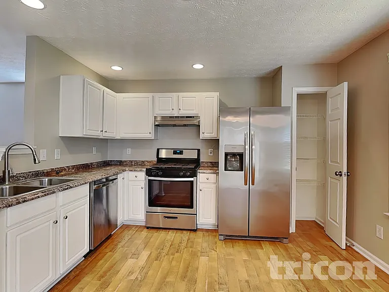 250 Oak Grove Way — Photo 5