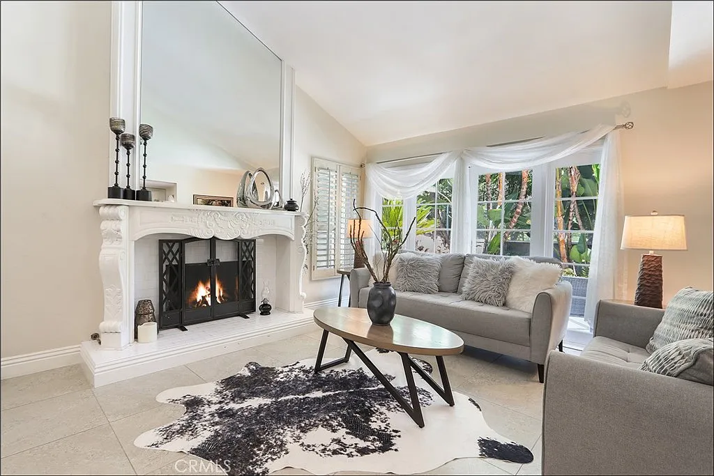 3 bed, 2.5 bath, 1960 sqft, $4,800 — Photo 3