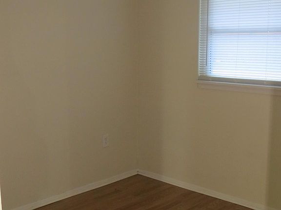 3rd image of 2305 Chester Ave