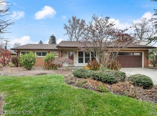 2510 Sunhill Dr, Waterford, MI 48329