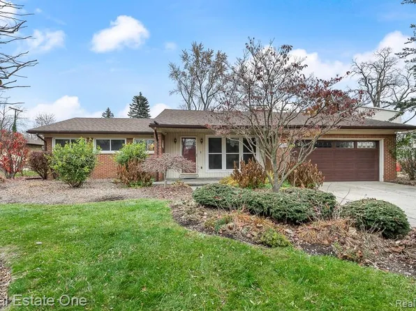 2510 Sunhill Dr, Waterford, MI 48329