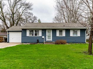 1404 Sunnyside Dr, Cedar Falls, IA 50613