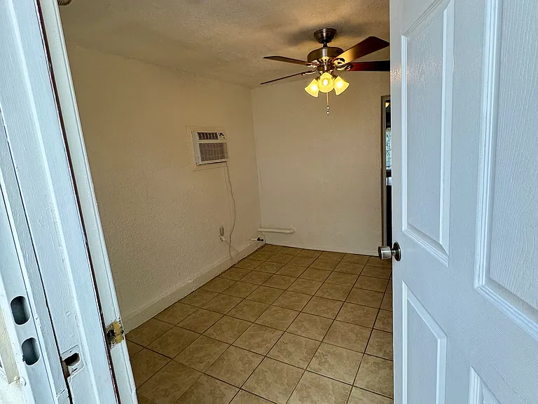 708 W Missouri Ave #B — Photo 8