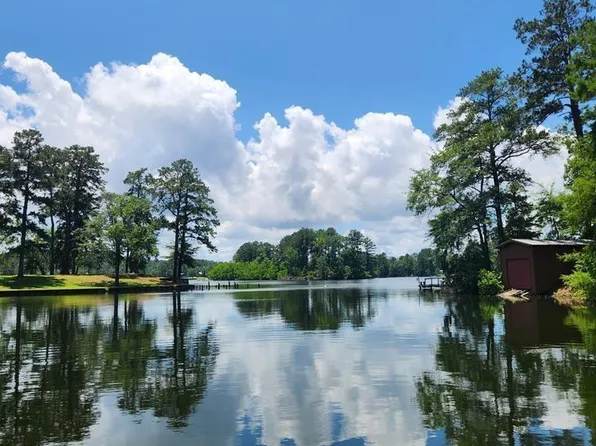 719 Hickory Hill Dr, Burkeville, TX 75932