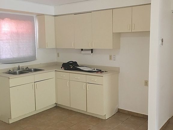 4th image of 88 Talbot Rd W Unit 1