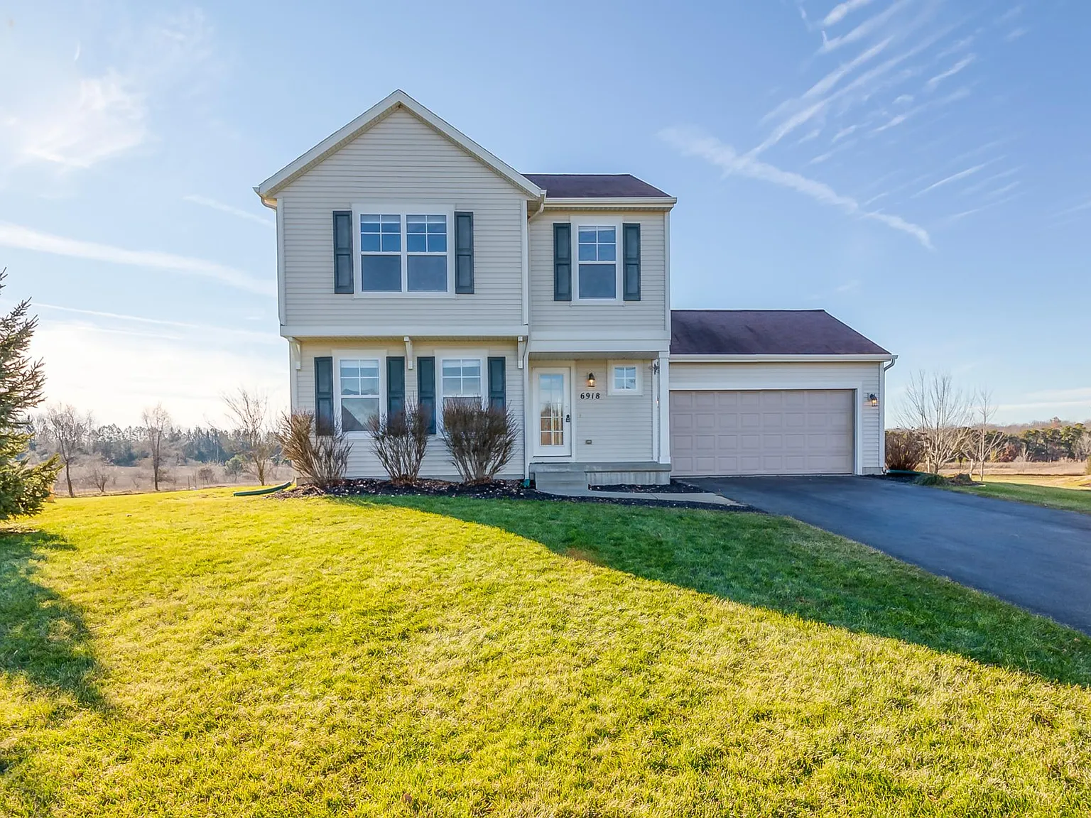 5 bed, 3.5 bath, 2300 sqft, $3,000 — Photo 4