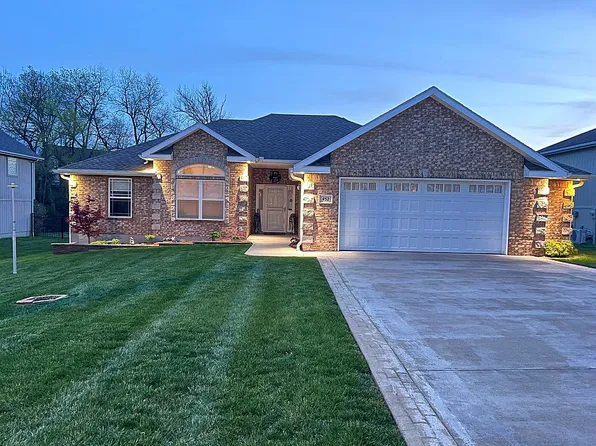 452 Ash Ct, Warrensburg, MO 64093