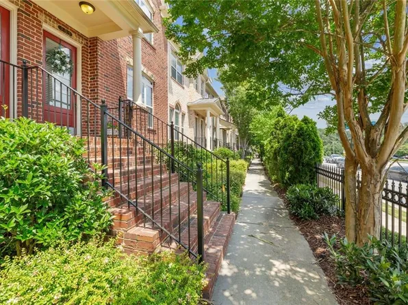 305 Alderwood Ln, Sandy Springs, GA 30328