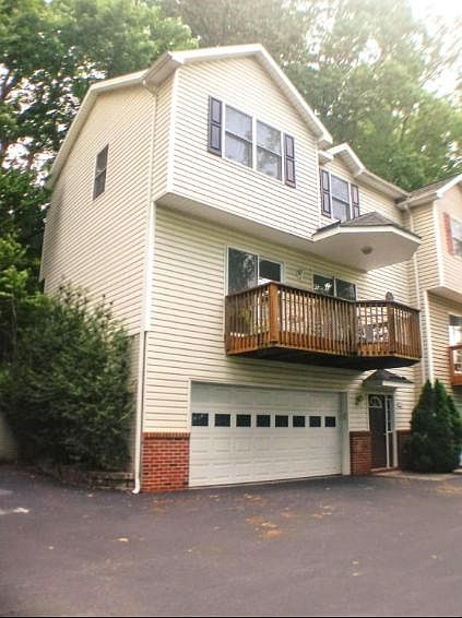 1st image of 914 Camelot Ln