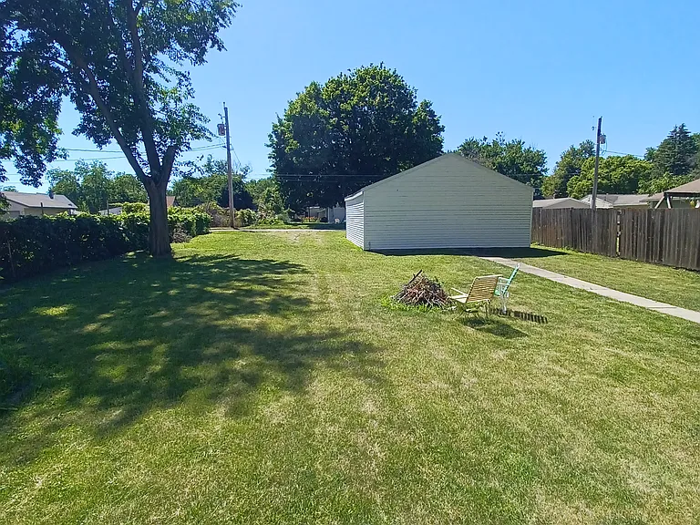 1513 Duff Ave — Photo 7