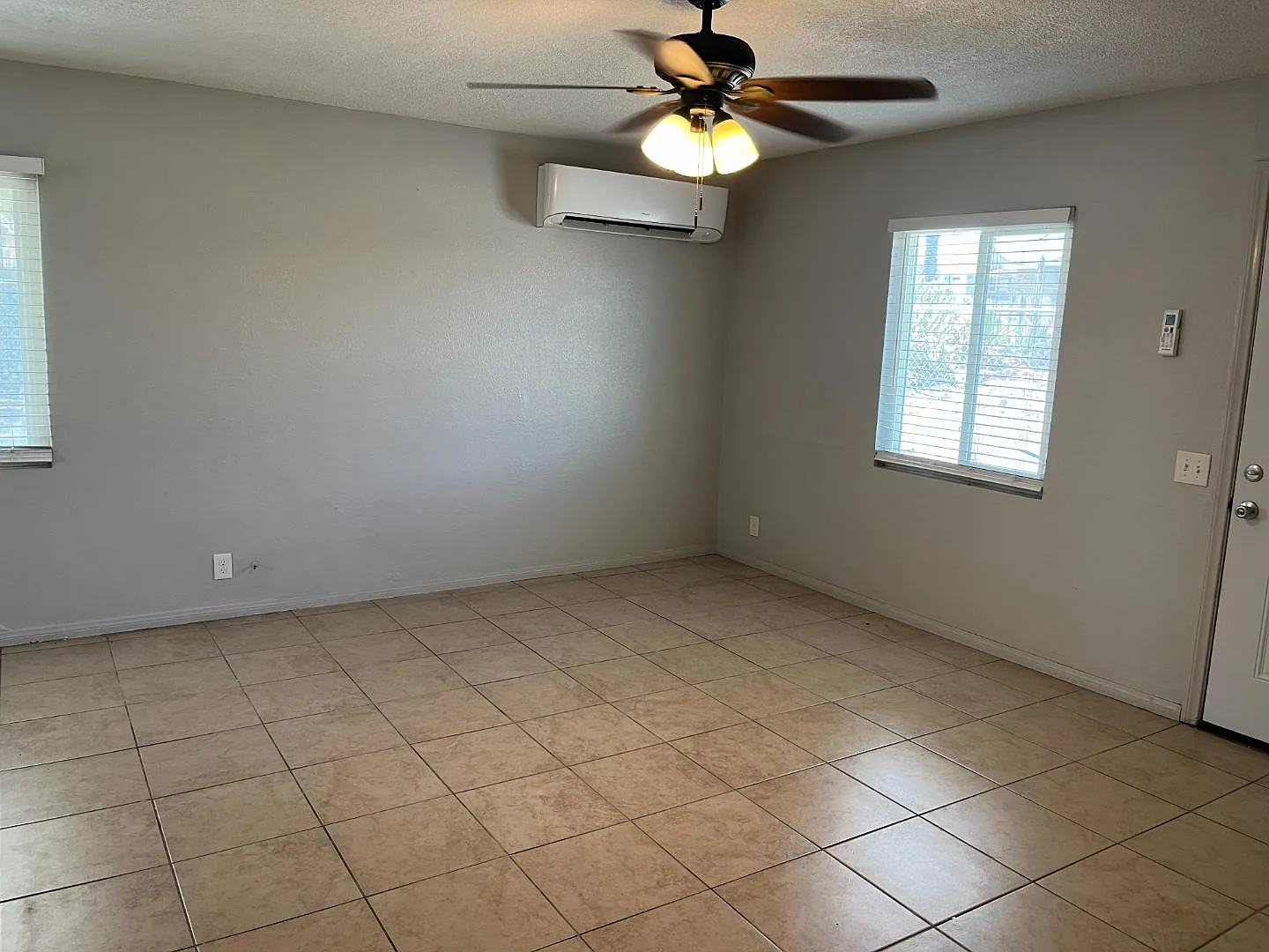 263 N Evans St - Unit C — Photo 3