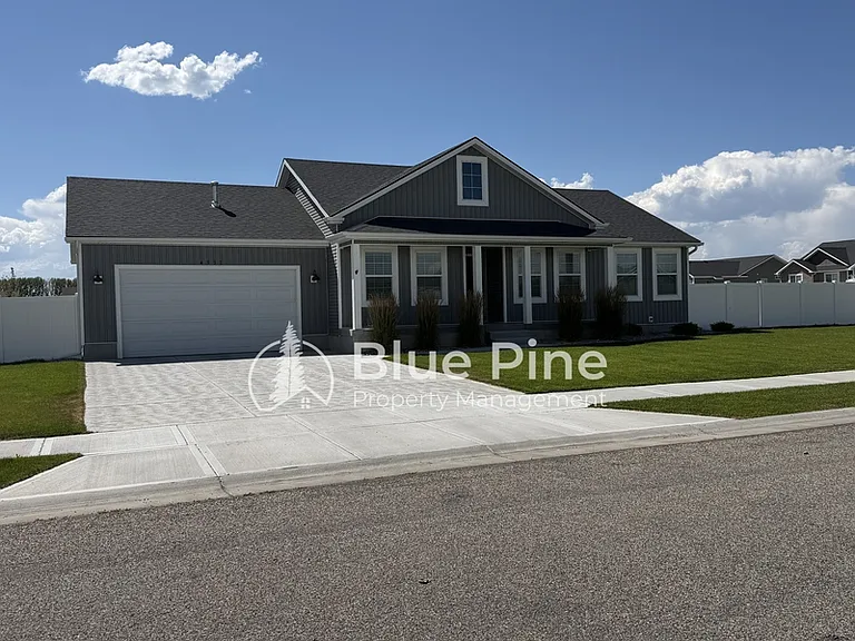 4331 N Catalina Ave — Photo 1