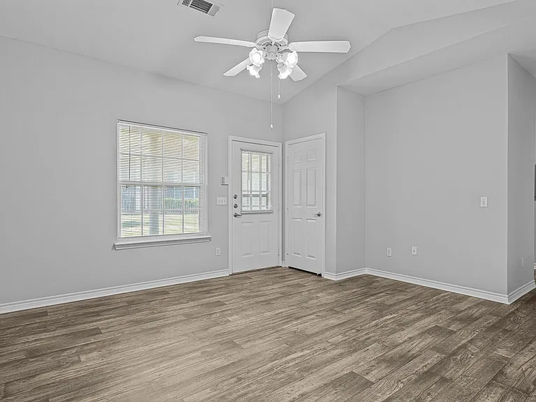 Creekside Village — Photo 31