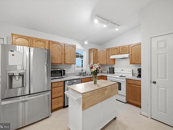 2nd image of 163 Cliffside Rd