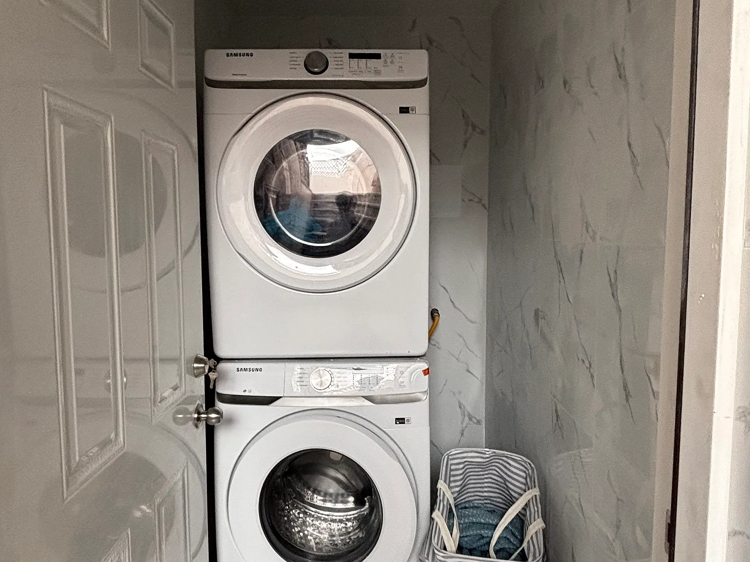2 bed, 750 sqft, $2,300 — Photo 2