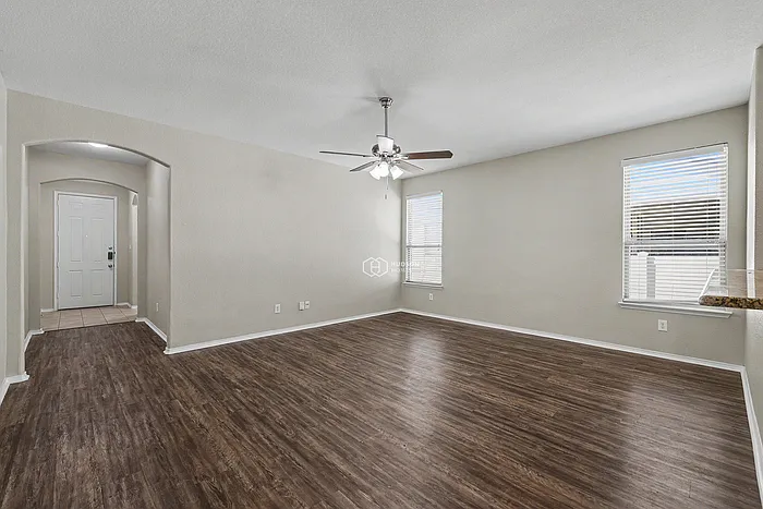 3 bed, 2.0 bath, 1647 sqft, $2,285 — Photo 4