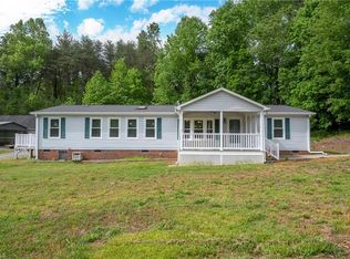 3904 Meadow Ln, Yadkinville, NC 27055
