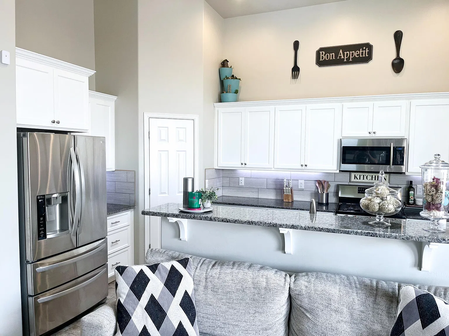 3 bed, 2.5 bath, 1850 sqft, $1,950 — Photo 3