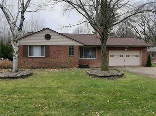5690 Mackenzie Rd, North Olmsted, OH 44070