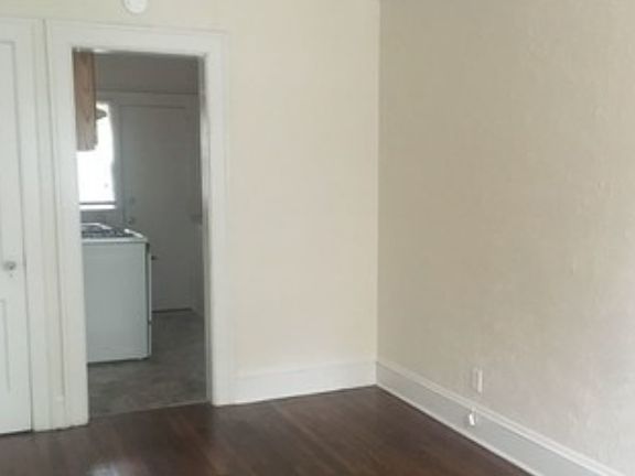 3rd image of 1705 Fontainebleau Cres APT 2