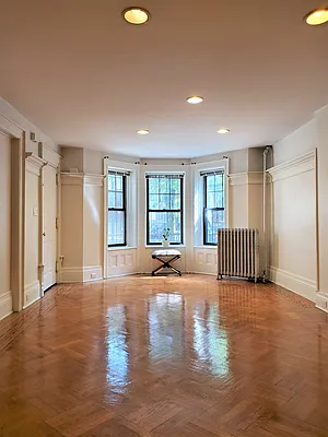 Rented by Amicourt LLC | media 22