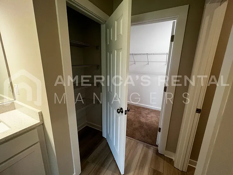 822 Temple St — Photo 11