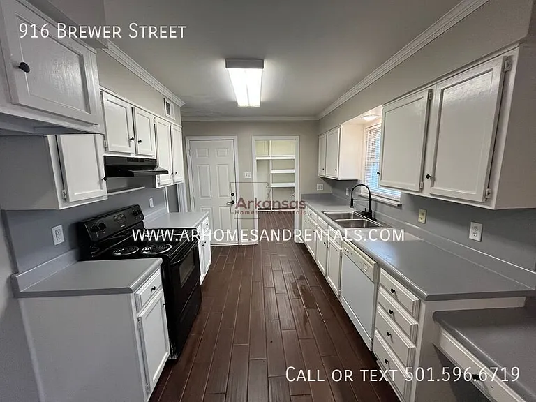 916 Brewer St — Photo 4