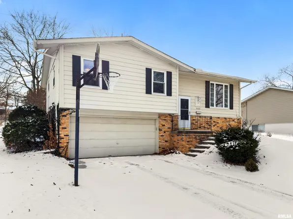 2232 W Warwick Dr, Peoria, IL 61614